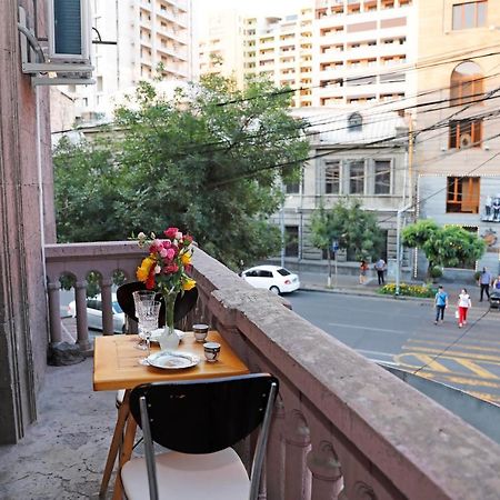 Cozy Apartment On Republic Square Yerevan Exterior foto