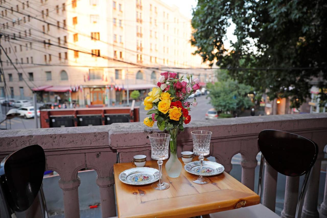 Cozy Apartment On Republic Square Yerevan Exterior foto