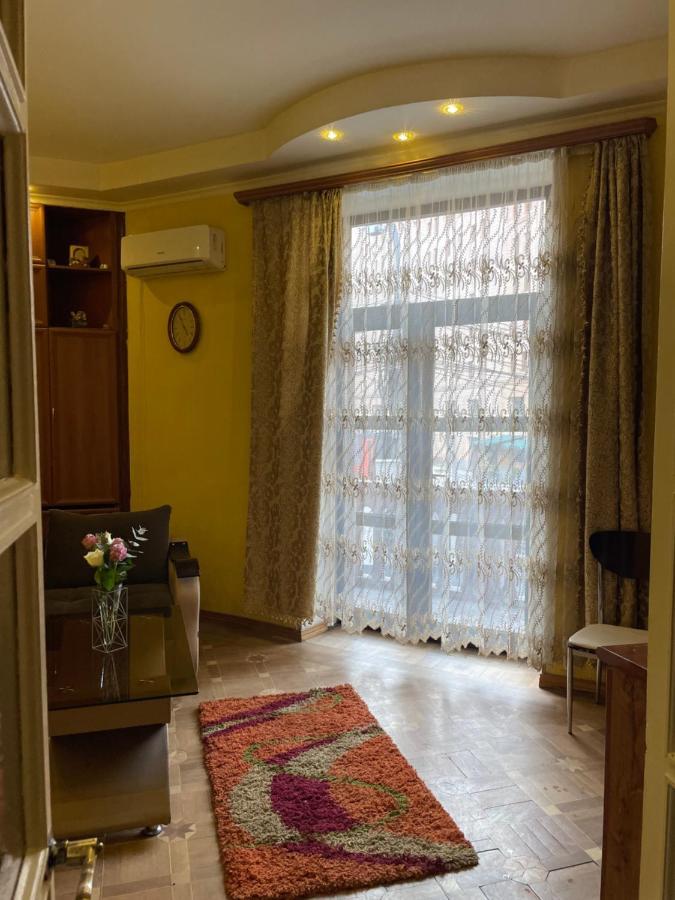 Cozy Apartment On Republic Square Yerevan Exterior foto