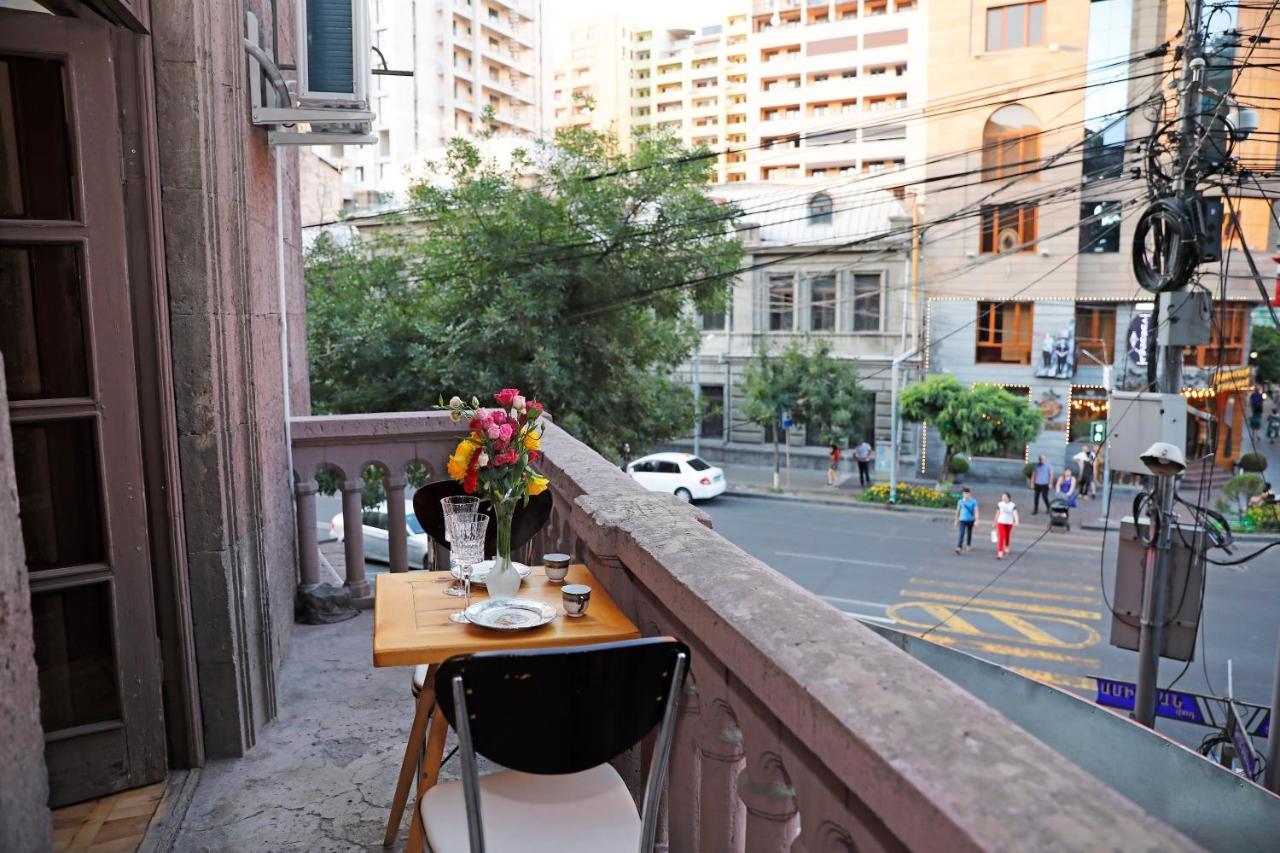 Cozy Apartment On Republic Square Yerevan Exterior foto