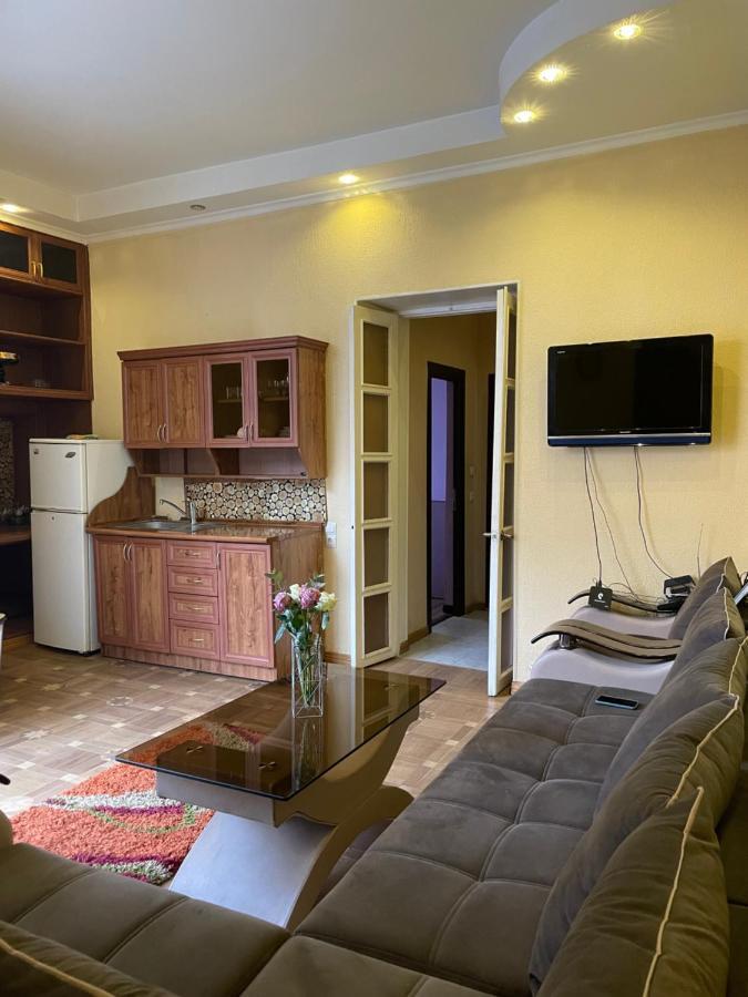 Cozy Apartment On Republic Square Yerevan Exterior foto