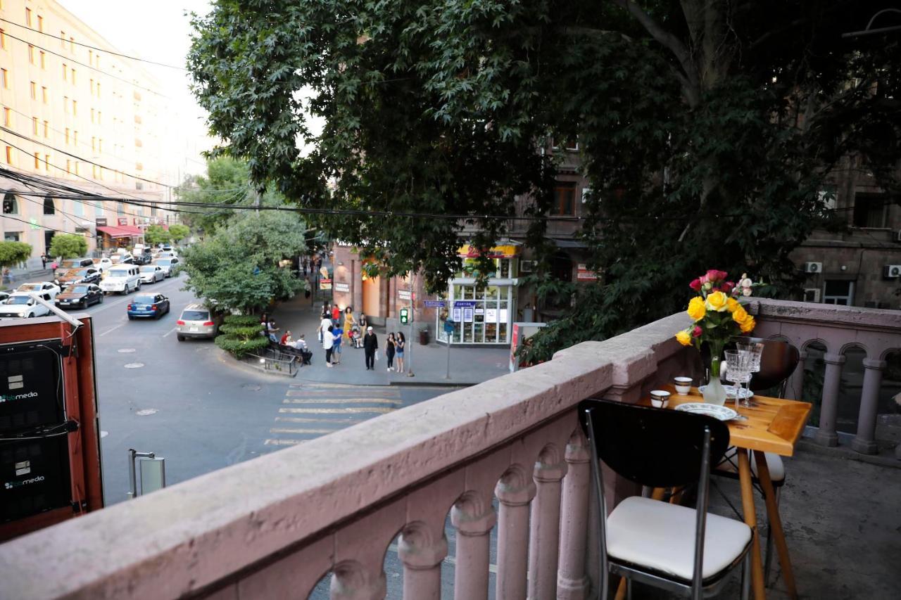 Cozy Apartment On Republic Square Yerevan Exterior foto