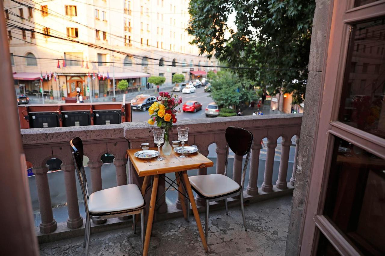 Cozy Apartment On Republic Square Yerevan Exterior foto