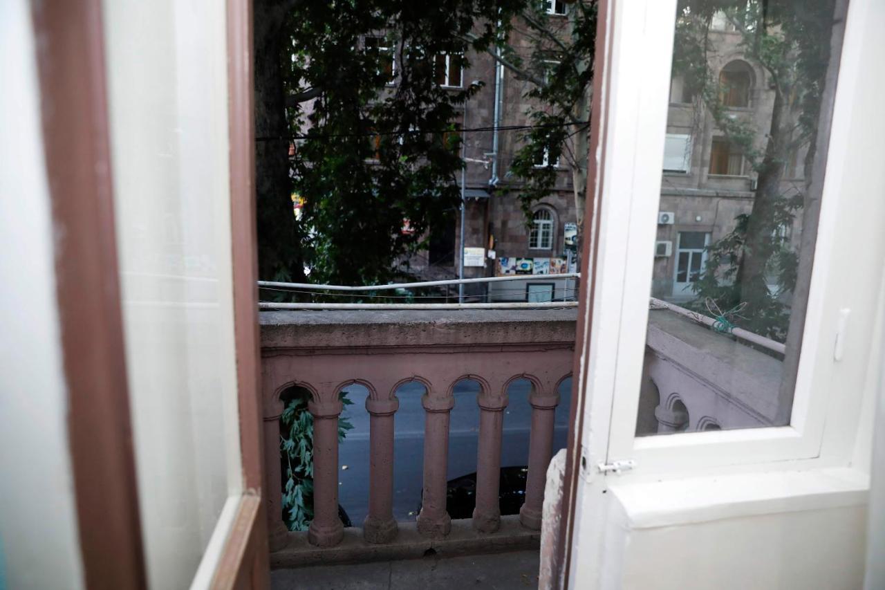 Cozy Apartment On Republic Square Yerevan Exterior foto