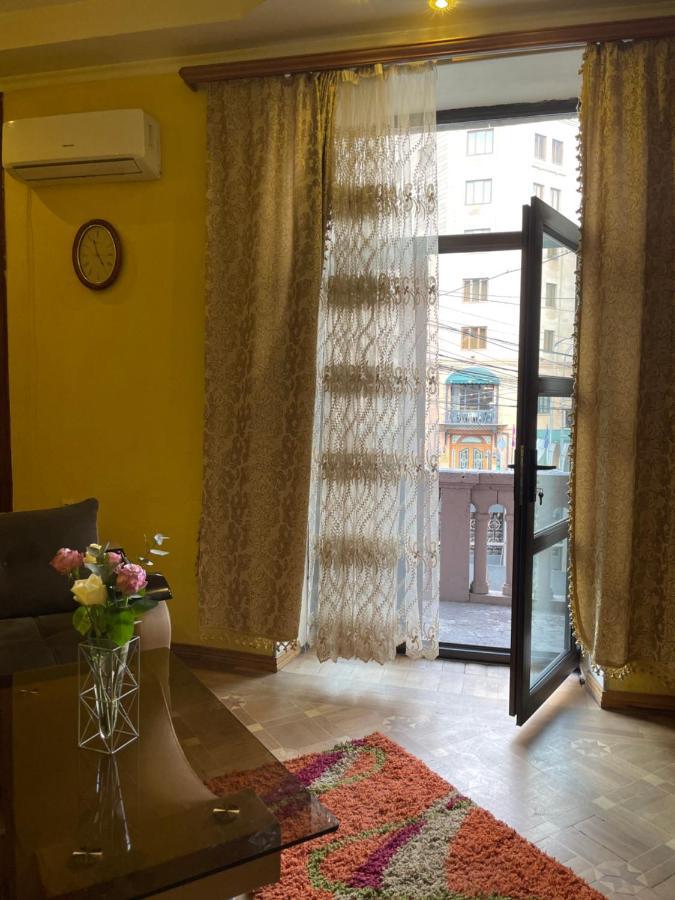 Cozy Apartment On Republic Square Yerevan Exterior foto