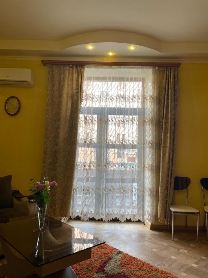 Cozy Apartment On Republic Square Yerevan Exterior foto