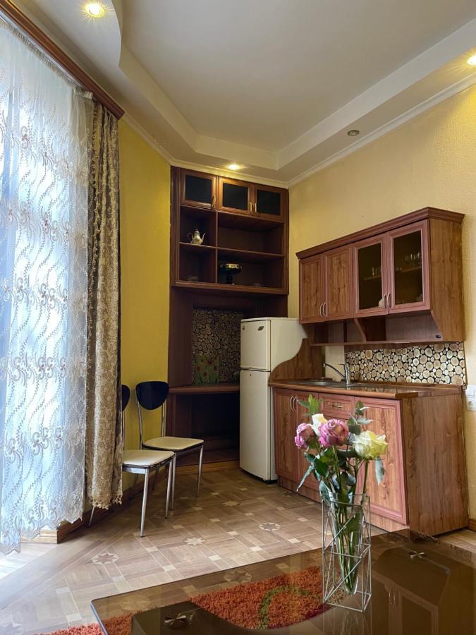 Cozy Apartment On Republic Square Yerevan Exterior foto