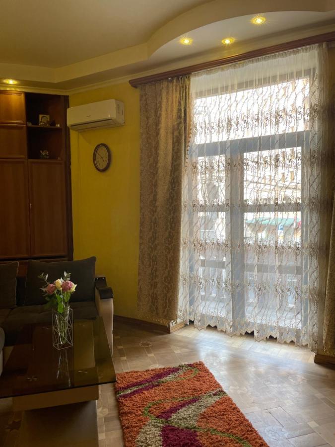 Cozy Apartment On Republic Square Yerevan Exterior foto